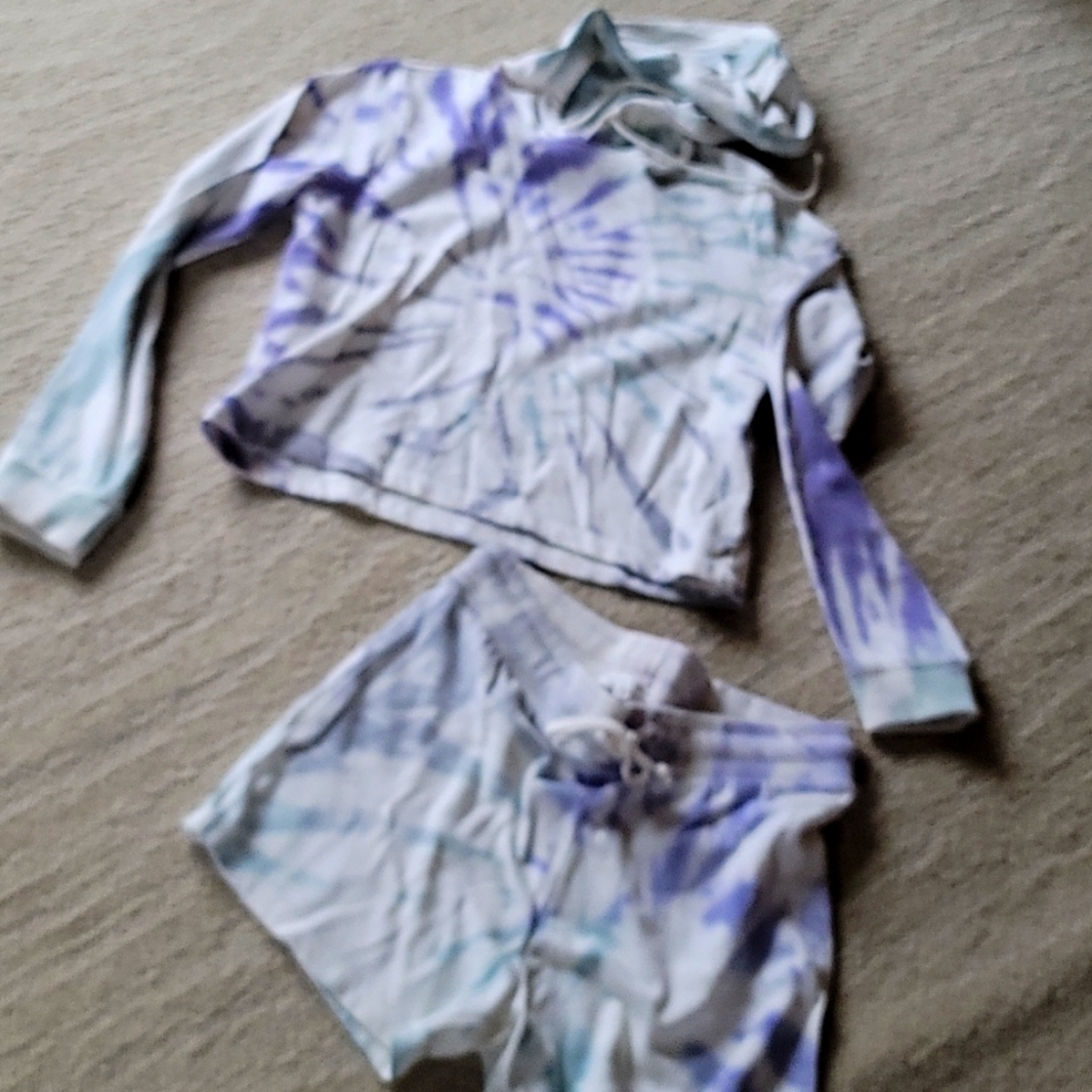 Threads 4 thought lounge set